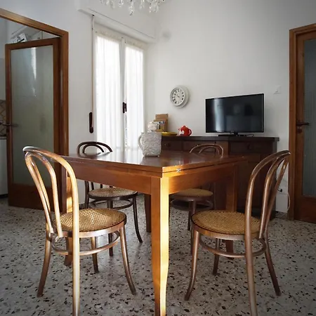 Sulle Vie Delle Cinque Terre, Nel Centro Storico Di Spezia! La Spezia