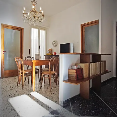 Sulle Vie Delle Cinque Terre, Nel Centro Storico Di Spezia!