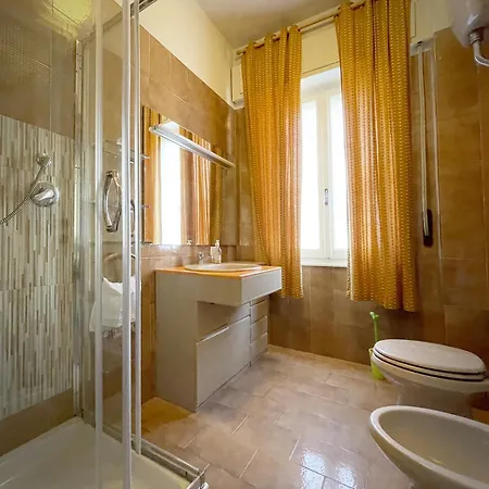 Appartement Sulle Vie Delle Cinque Terre, Nel Centro Storico Di Spezia!