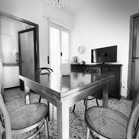 公寓 Sulle Vie Delle Cinque Terre, Nel Centro Storico Di Spezia! 斯培西亚