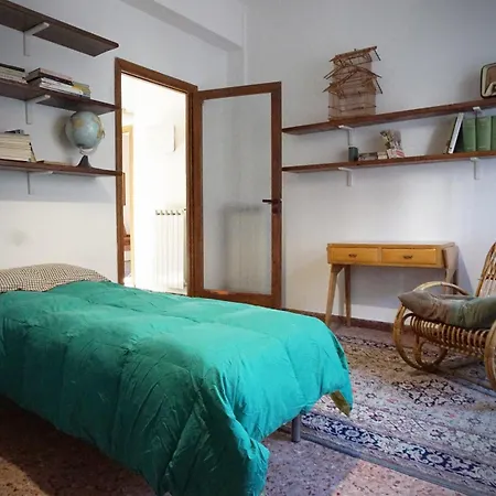 Sulle Vie Delle Cinque Terre, Nel Centro Storico Di Spezia! *