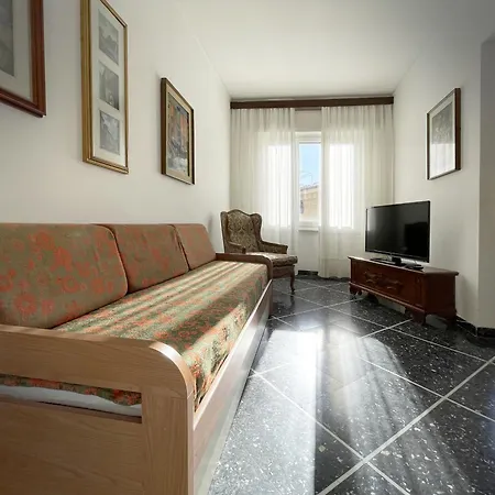 Sulle Vie Delle Cinque Terre, Nel Centro Storico Di Spezia!