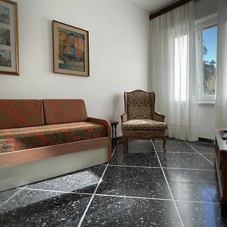 Sulle Vie Delle Cinque Terre, Nel Centro Storico Di Spezia! *