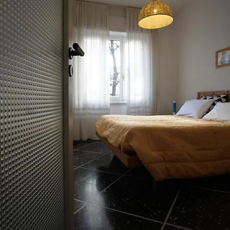 Sulle Vie Delle Cinque Terre, Nel Centro Storico Di Spezia! *