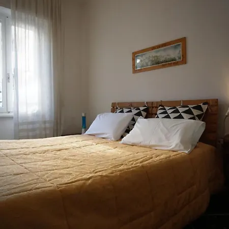 Sulle Vie Delle Cinque Terre, Nel Centro Storico Di Spezia! * 斯培西亚