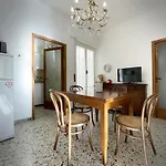Sulle Vie Delle Cinque Terre, Nel Centro Storico Di Spezia! *