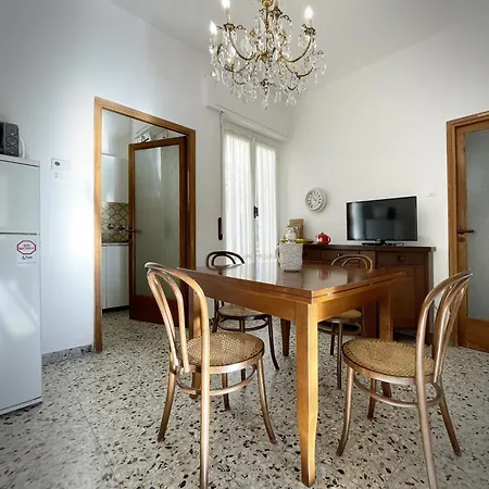 Sulle Vie Delle Cinque Terre, Nel Centro Storico Di Spezia! *