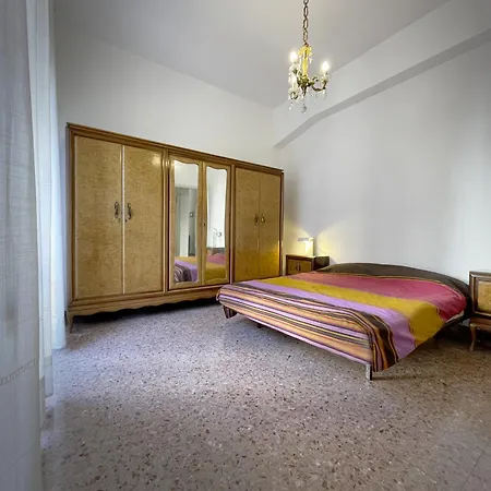 Sulle Vie Delle Cinque Terre, Nel Centro Storico Di Spezia! La Spezia