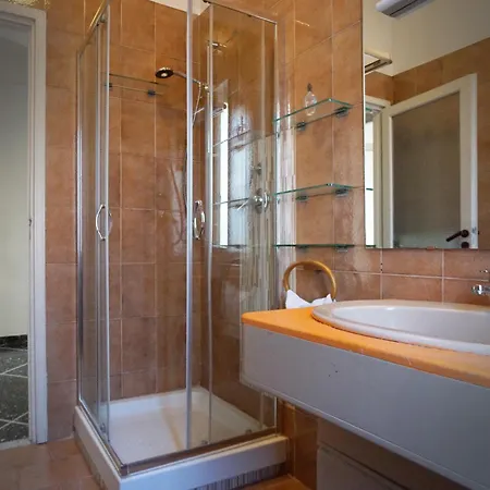 Sulle Vie Delle Cinque Terre, Nel Centro Storico Di Spezia! * La Spezia