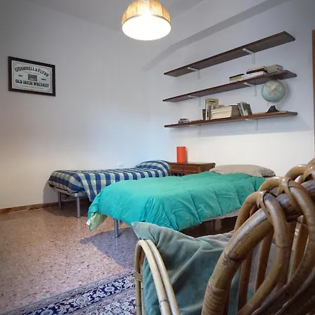 Sulle Vie Delle Cinque Terre, Nel Centro Storico Di Spezia! La Spezia