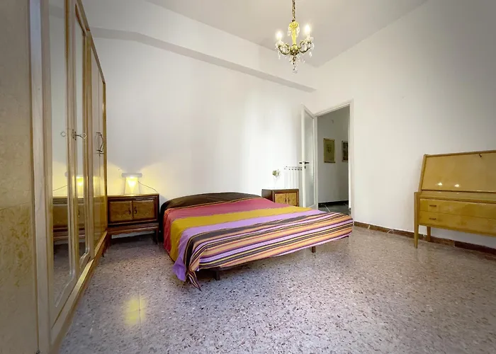 Sulle Vie Delle Cinque Terre, Nel Centro Storico Di Spezia! * ラ・スペツィア