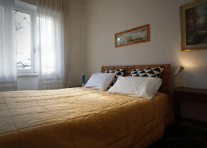 Sulle Vie Delle Cinque Terre, Nel Centro Storico Di Spezia! * ラ・スペツィア